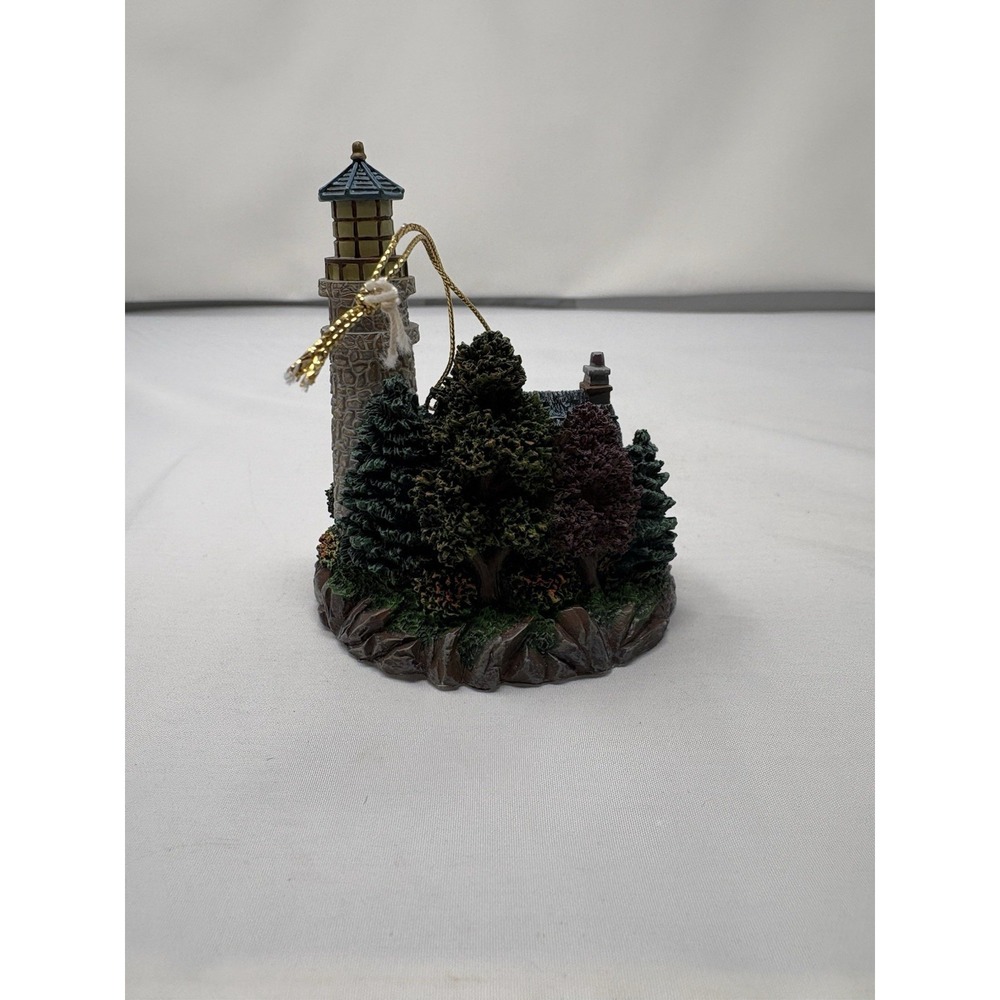 Vintage Thomas Kinkade Illuminated Series Ornament "Julianne's Lighthouse" - Picture 4 of 8